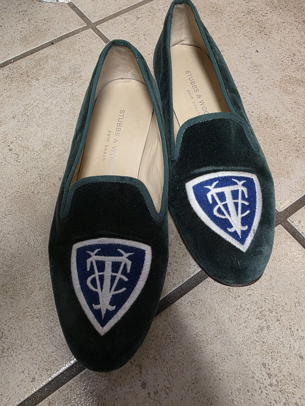 Stubbs & Wootton Women’s Green Velvet Crest Loafers